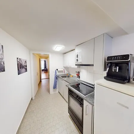 Zentrale 2,5 Altstadtwohnung - Boxspringbett - Smart Tv * כור