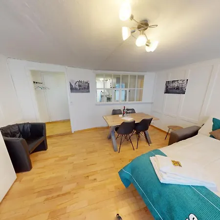 아파트 Zentrale 2,5 Altstadtwohnung - Boxspringbett - Smart Tv 쿠어