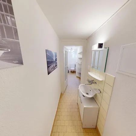 Zentrale 2,5 Altstadtwohnung - Boxspringbett - Smart Tv * כור