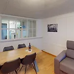 Zentrale 2,5 Altstadtwohnung - Boxspringbett - Smart Tv Daire
